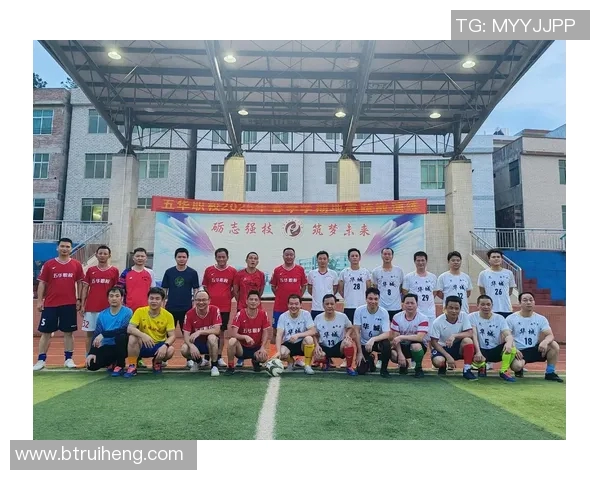 以足球巨星视角解读勇士团队精神与拼搏力量