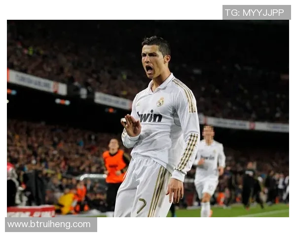 定格绿茵瞬间展现世界足球巨星经典动作风采